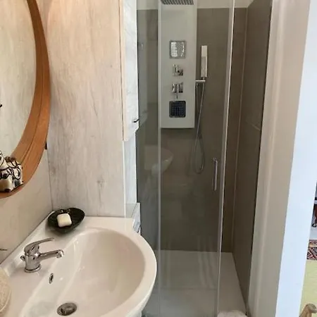 Livart Guest house *